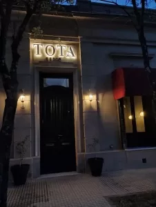 Tota Restó